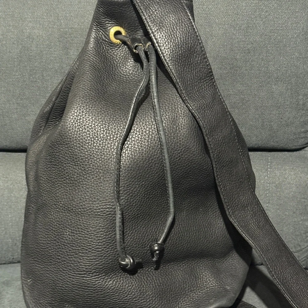 Coccinelle Leather Drawstring bag with sewn in strap - Picture 2 of 6